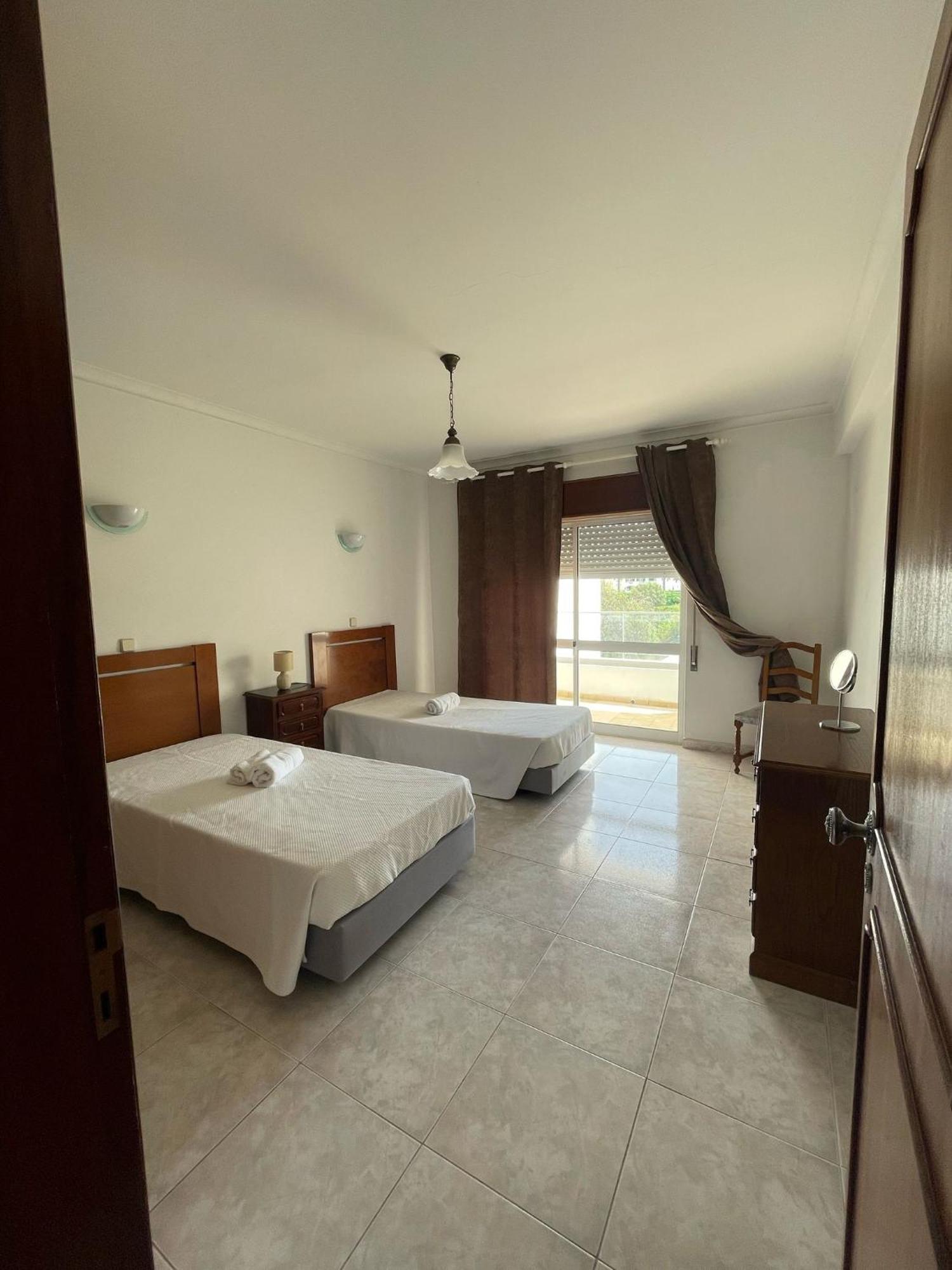 Apartamento T1 Todo Equipado Albufeira Luaran gambar